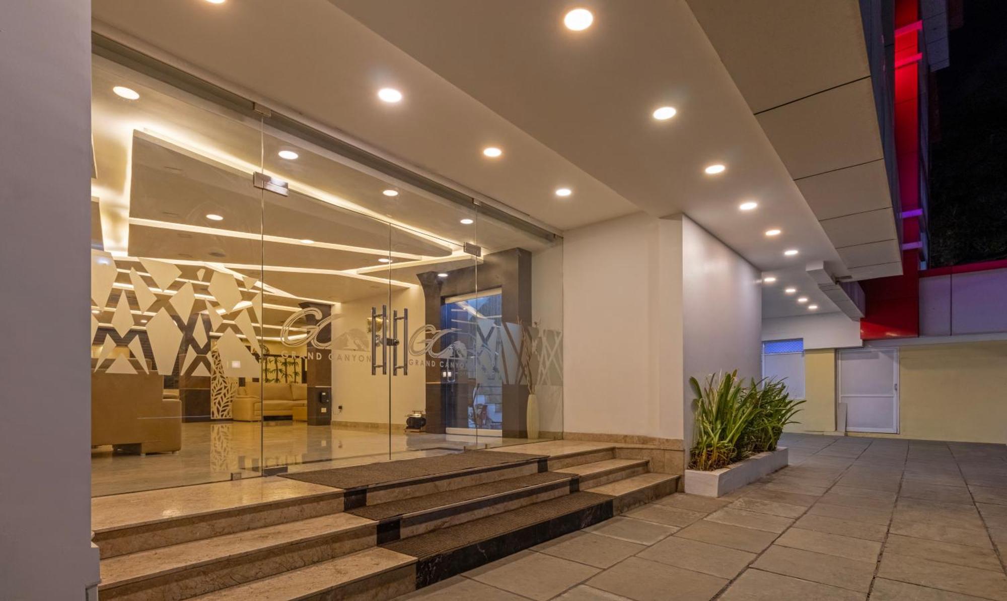 Treebo Grand Canyon By D2V Kochi Exterior photo