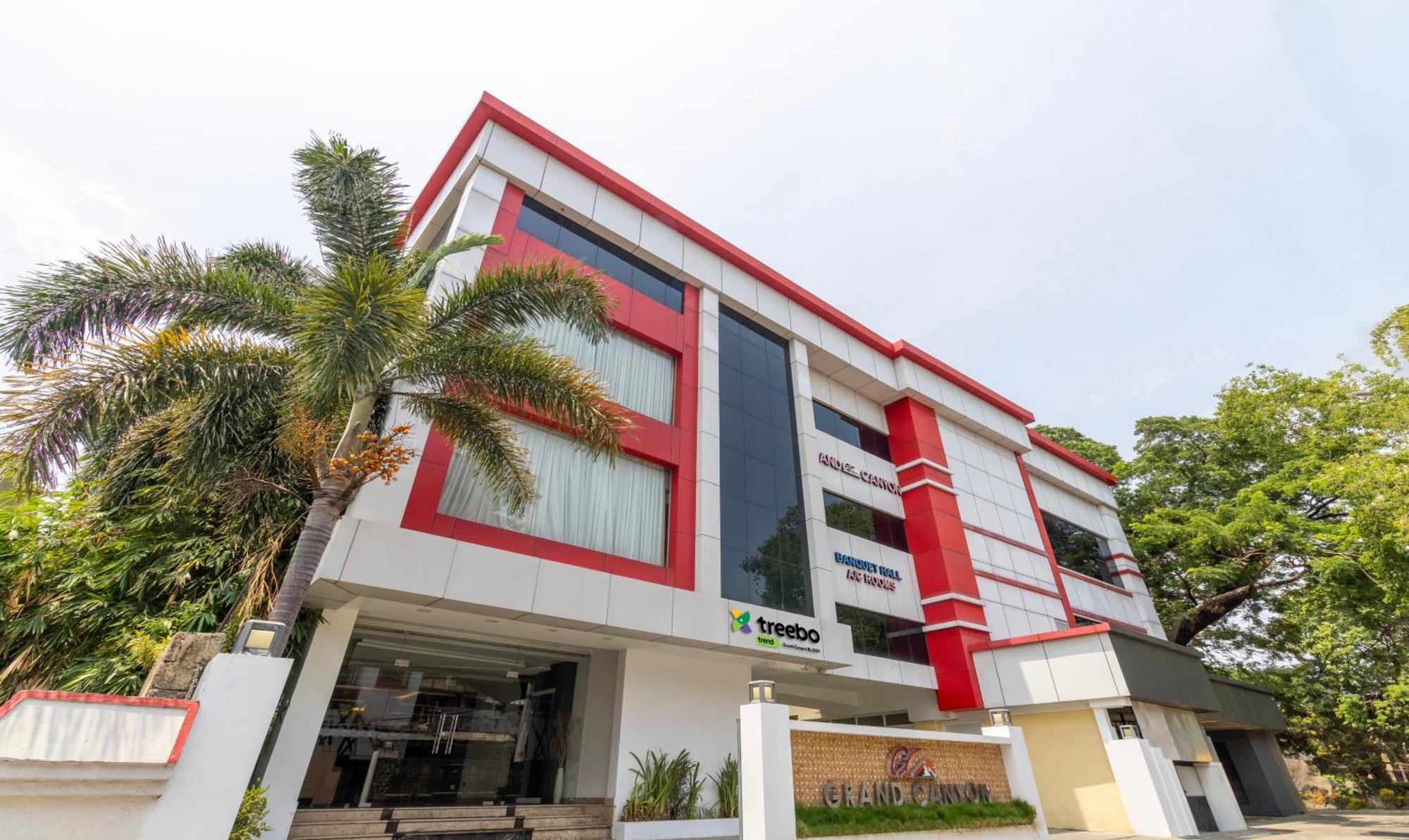 Treebo Grand Canyon By D2V Kochi Exterior photo